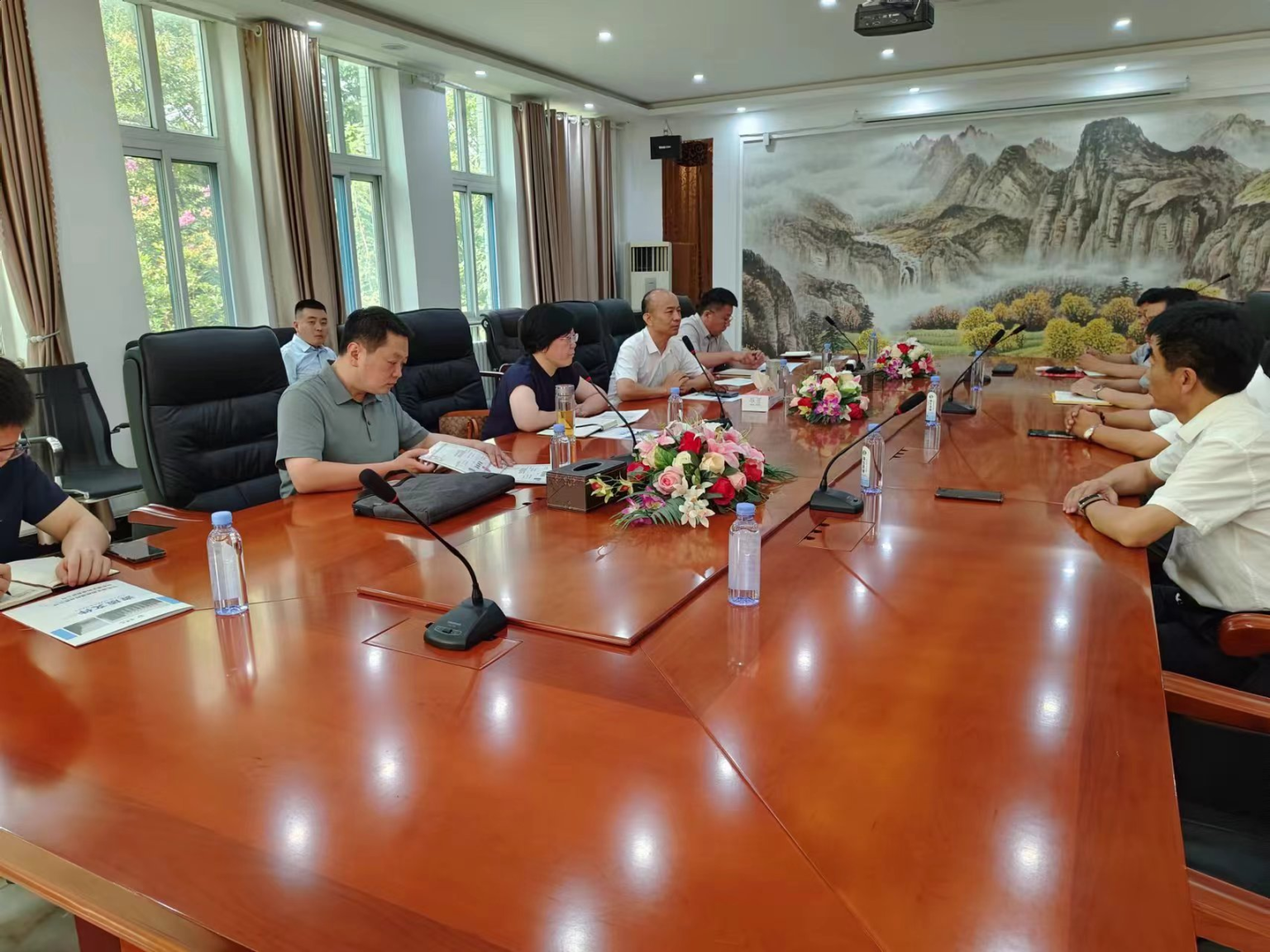 The Municipal Bureau of Industry and Information Technology and his party came to the company for investigation.